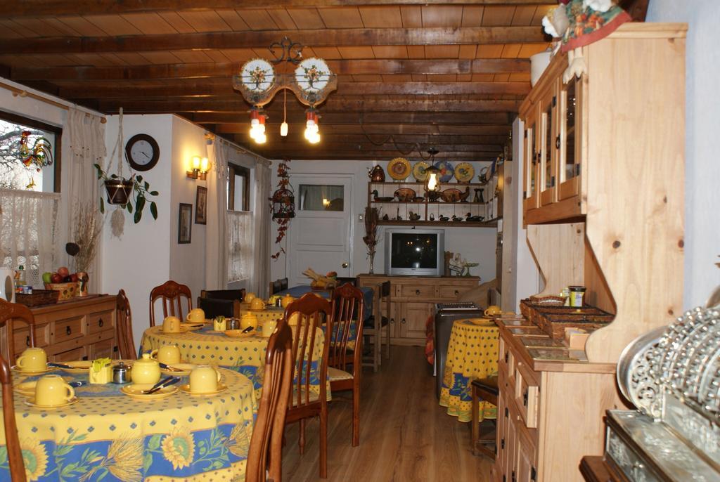 פואנטה ארנס Hostal Y Cabanas Ainil מראה חיצוני תמונה