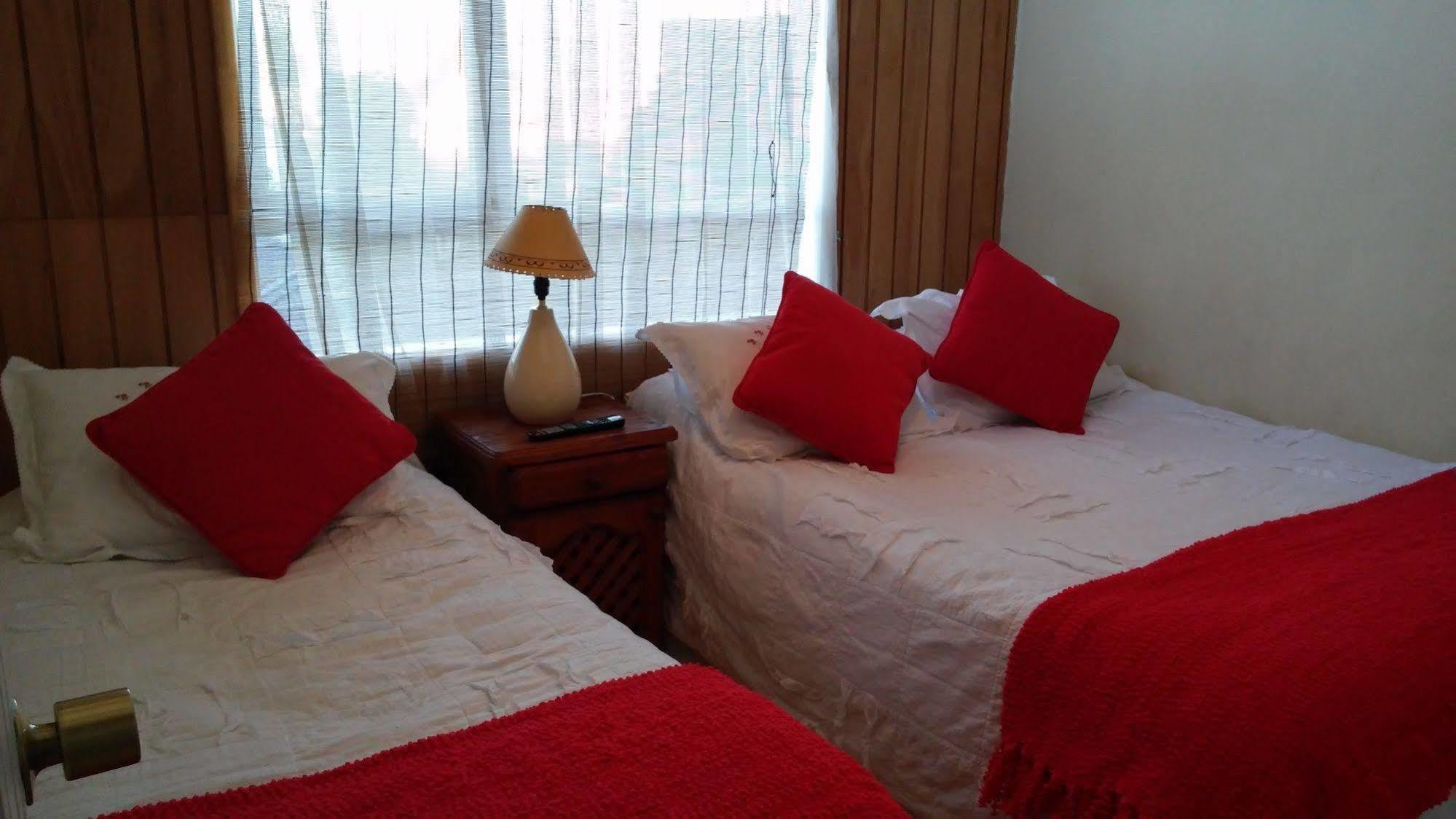 פואנטה ארנס Hostal Y Cabanas Ainil מראה חיצוני תמונה